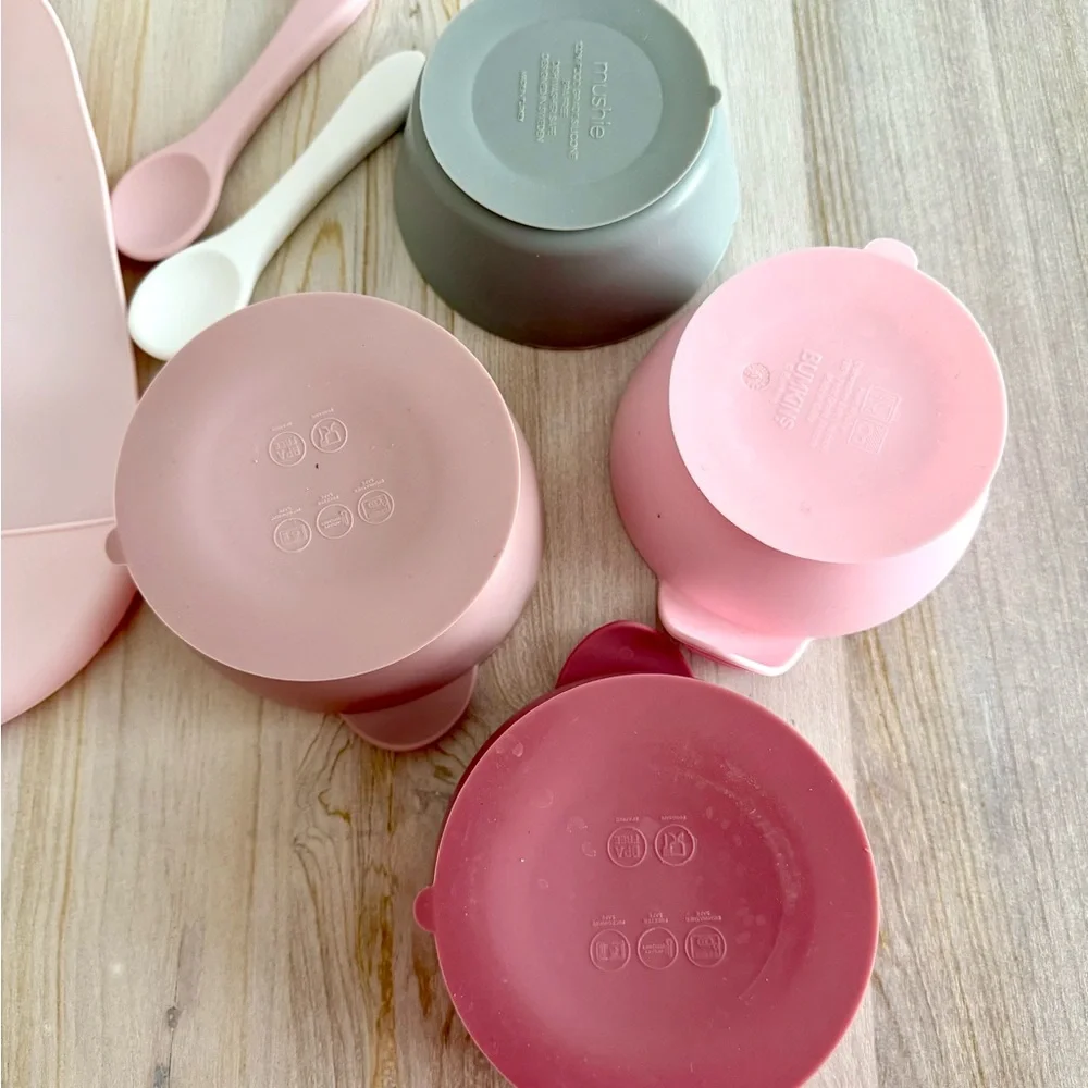 Silicone Baby Feeding Set with Pink Bib, Bowls & spoons - Picture 5 of 6